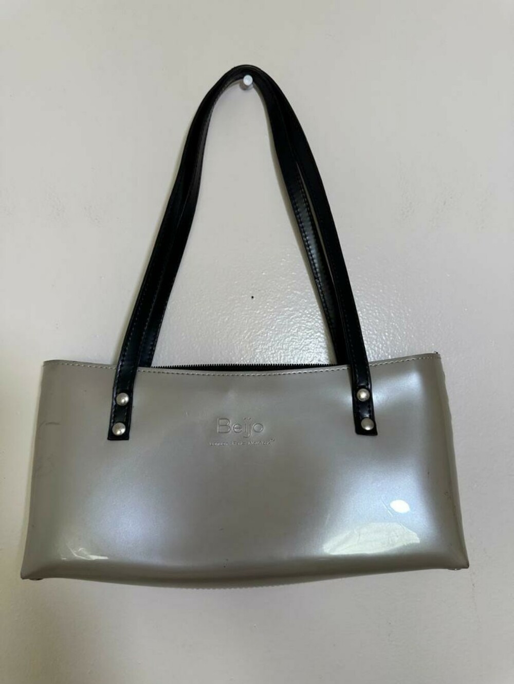 Vintage Beijo Y2K Gray Patent Leather Baguette Shoulder Bag Black Strap